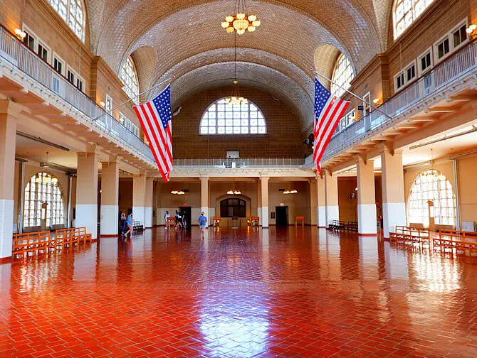 Passeio de Barco para a Estátua da Liberdade e Ellis Island - Museu