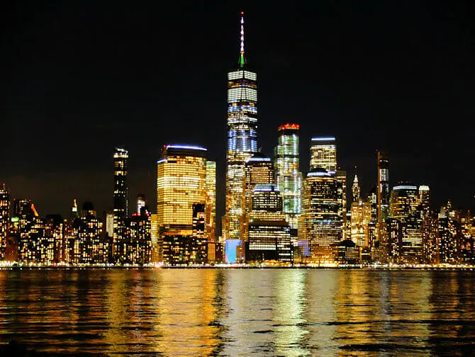 Passeio de barco com jantar no Bateaux em Nova York - Vista para o Empire State Building