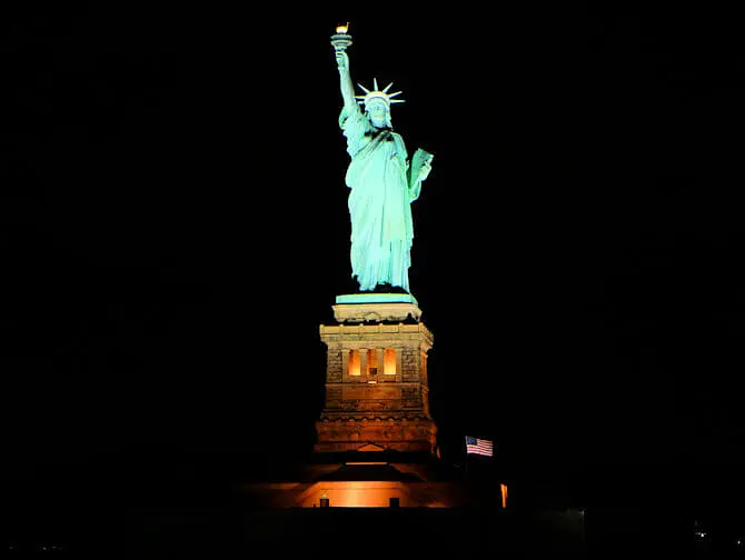 Passeio de barco com jantar em Nova York - Estátua da Liberdade