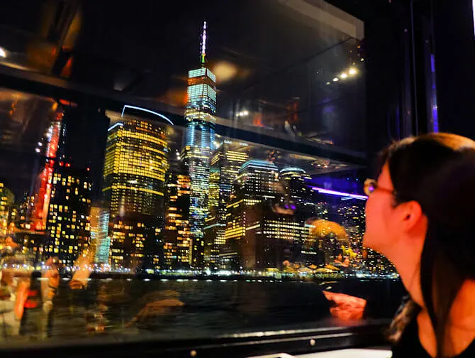 Passeio de barco com bufê de jantar em Nova York - Vista