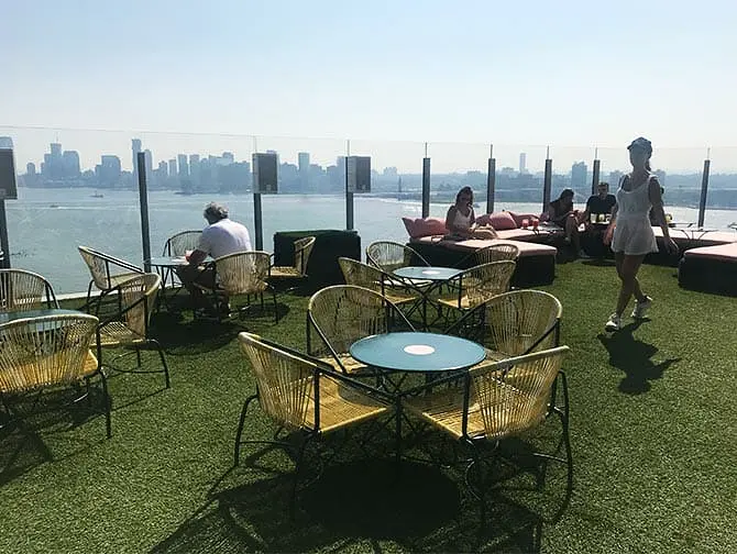 Bares e baladas LGBTQ+ em Nova York- Terraço Le Bain