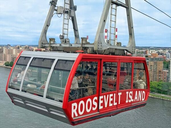 Roosevelt Island Tram - Cable Car in New York - VisitNewYork.co.uk