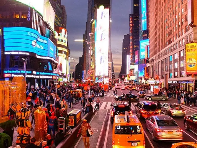 Big Bus em Nova York - Times Square a noite