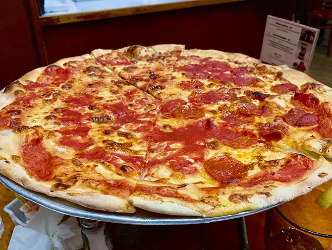Melhor Pizza de Nova York - Pizza by John's