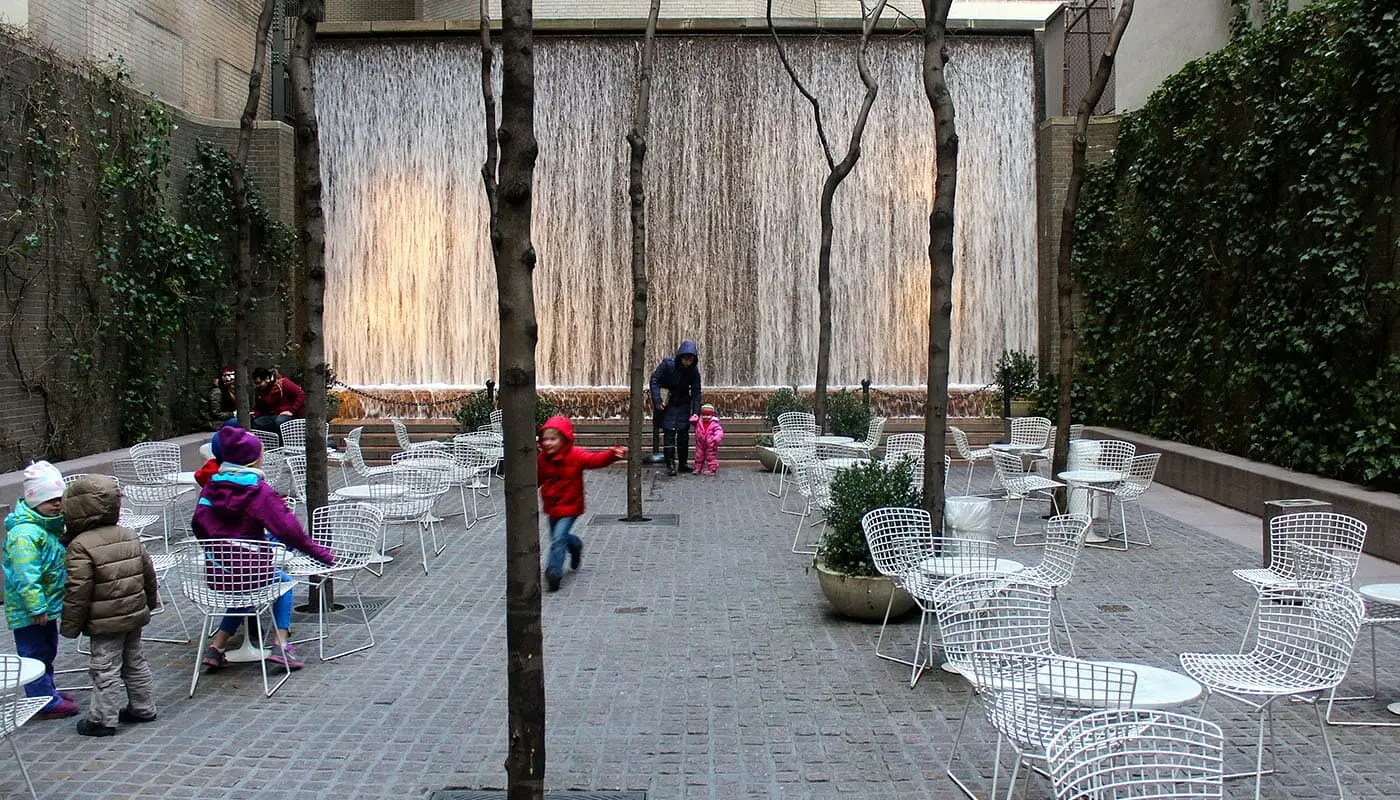 Parques em Nova York - Paley Park