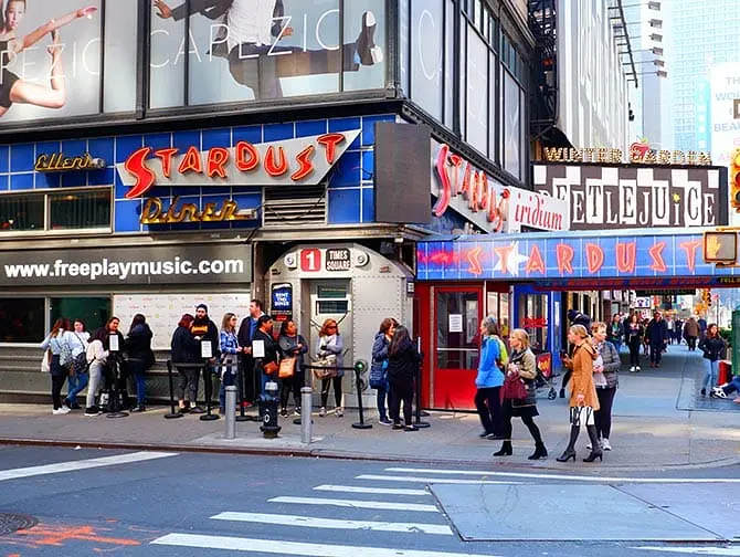 Restaurantes Temáticos em Nova York - Ellen's Stardust Diner