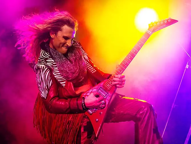 Ingressos para Rock of Ages The Musical em Nova York - Stacee Guitar
