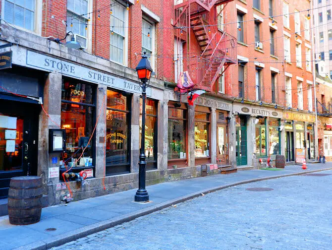 O que fazer em Lower Manhattan e o Financial District - Stone Street