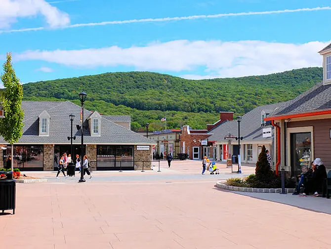 Outlet Woodbury Common Premium em Nova York - Praça