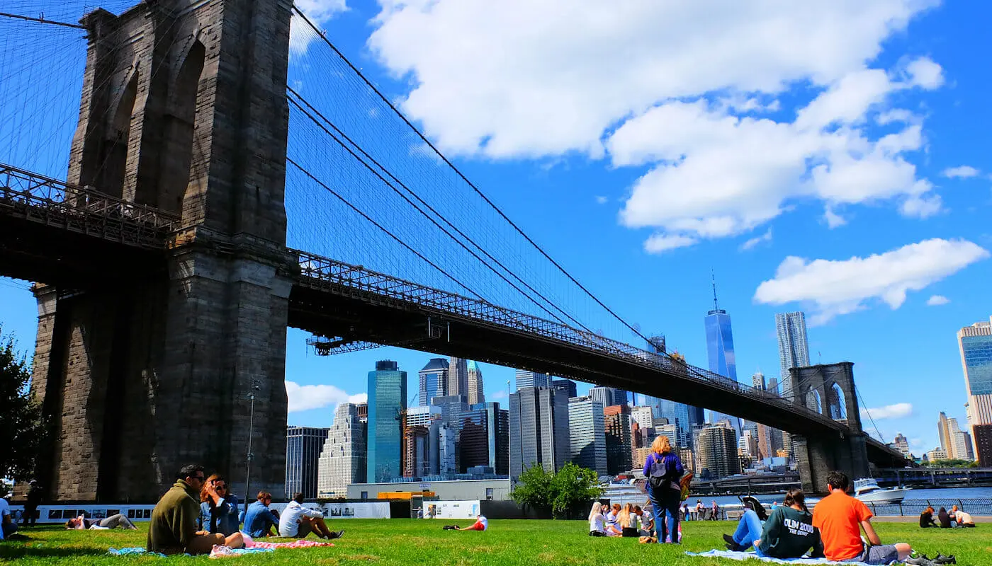 Brooklyn Bridge Park em Nova York - Relaxando