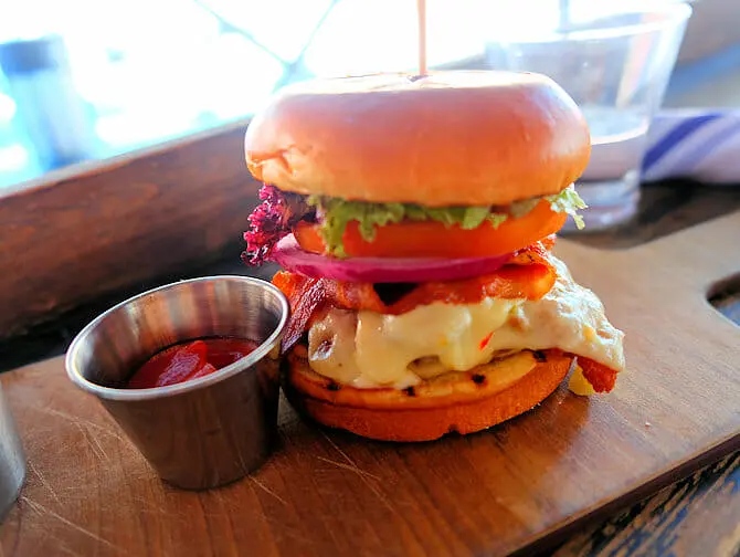 Onde comer com crianças em Nova York - Hambúrguer no Friday's
