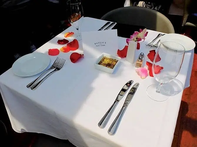 Passeio de barco com almoço no Bateaux em Nova York - Almoço romântico