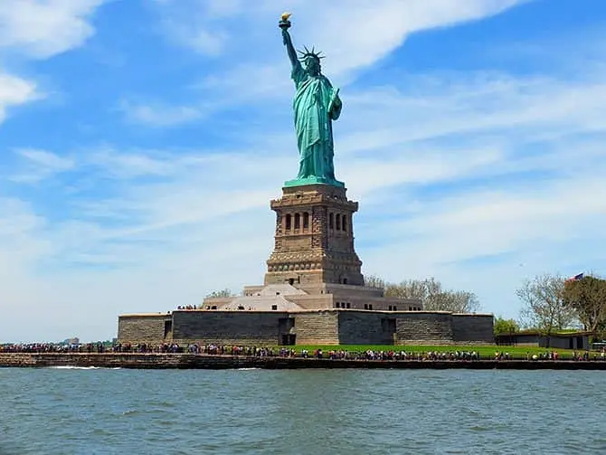 Passeio de barco com almoço no Bateaux em Nova York - Estátua da Liberdade