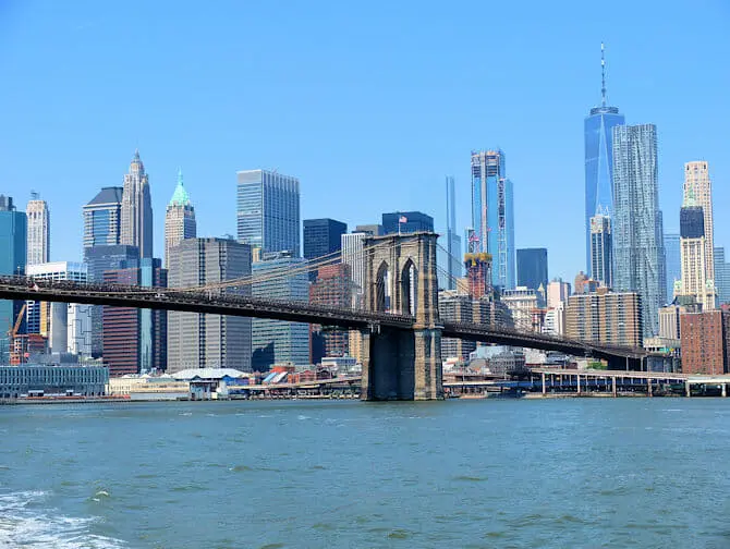 NYC Ferry em Nova York - Brooklyn Bridge