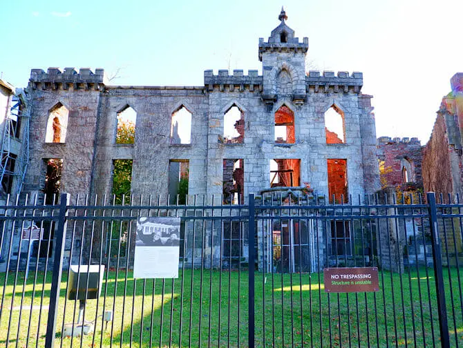 O que fazer em Roosevelt Island - Smallpox Hospital