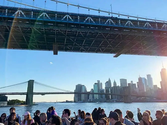 Cruzeiro Happy Hour em Nova York - Navegando pelo East River