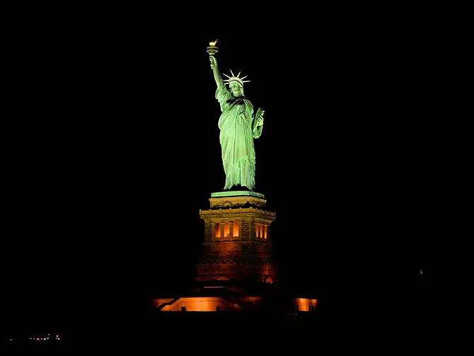 Passeio de Barco Natalino em Nova York - Estatua da Liberdade