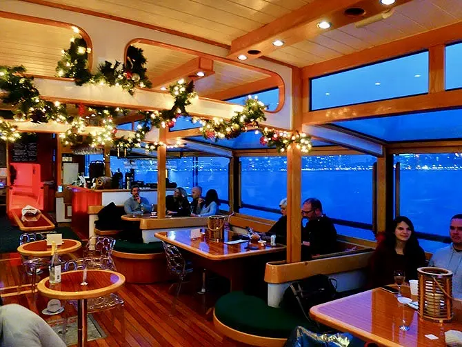 Passeio de Barco Natalino em Nova York - Barco