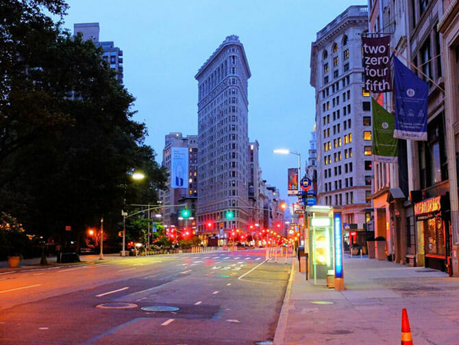 Flatiron Building em Nova York - À noite