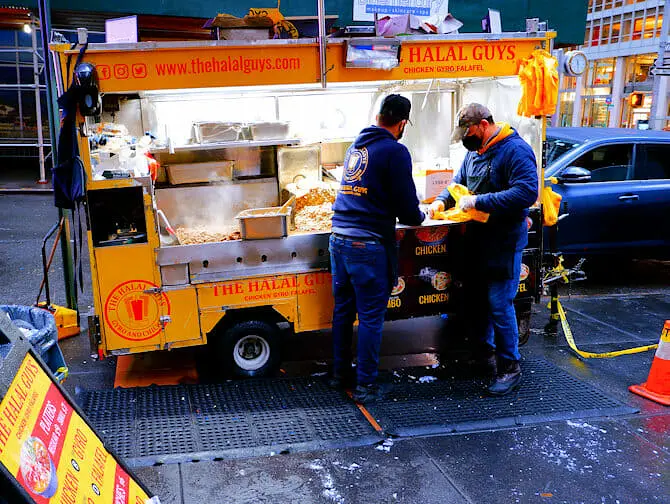 Comida de rua em Nova York - Halal Guys comida de rua
