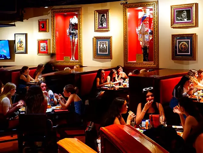 Restaurantes Temáticos em Nova York - Hard Rock Café Interior