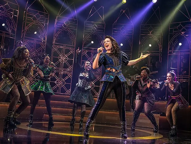 Ingressos para SIX na Broadway - Cantando