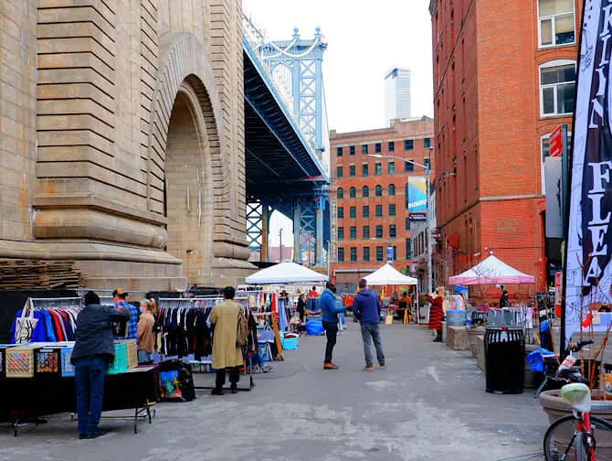 Mercados de pulga em Nova York - Dumbo Flea Market no Brooklyn