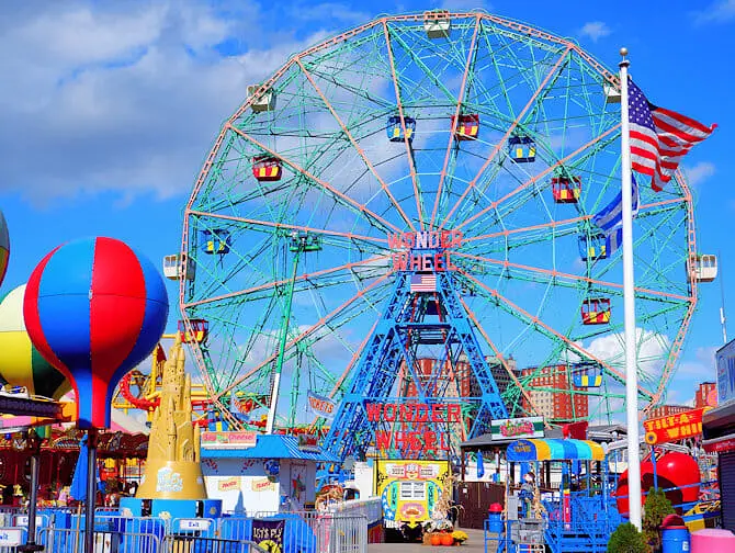 Parque de diversões Deno’s Wonder Wheel em Coney Island - Parque