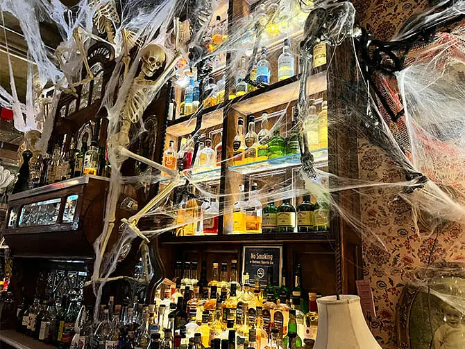 Theme Restaurants in New York Oscar Wilde
