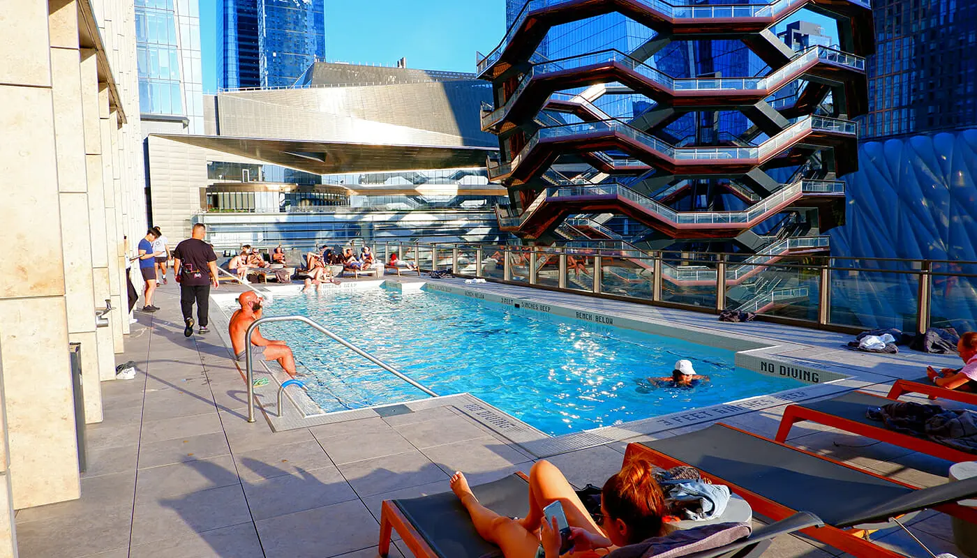 Hotéis com piscina em Nova York- Equinox Hotel