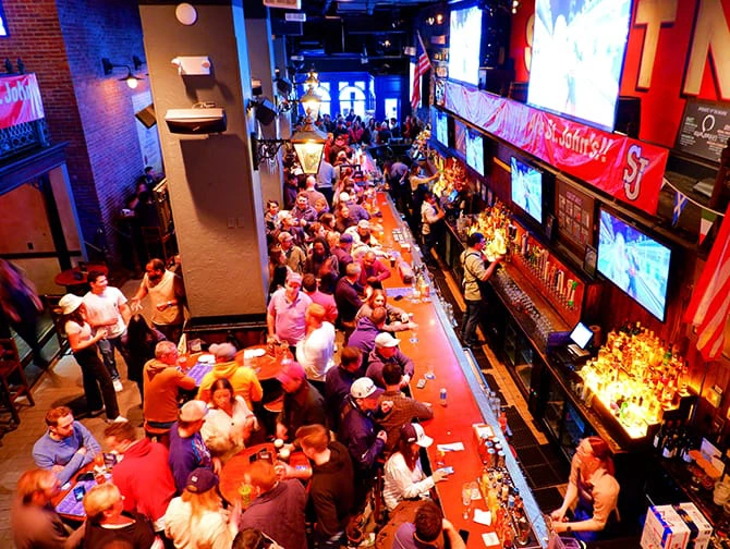 Melhores bares esportivos em Nova York - Dentro do Stout NYC