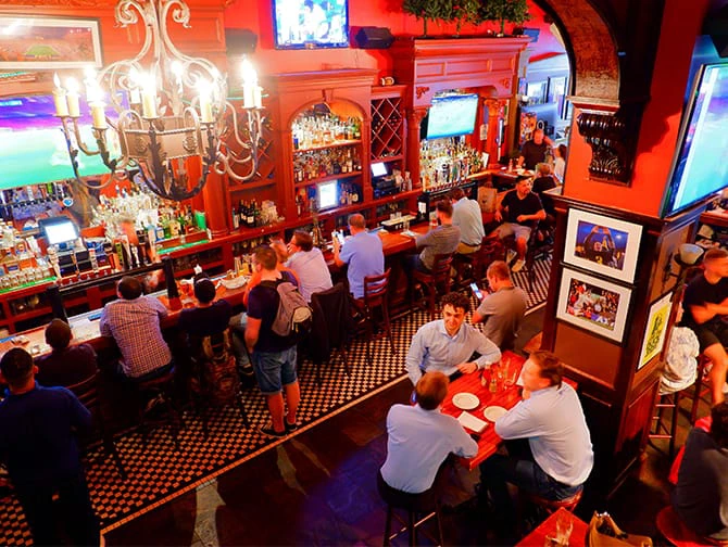 Melhores bares esportivos em Nova York - The Football Factory em Legends Inside