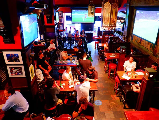 Melhores bares esportivos em Nova York - The Football Factory em Legends