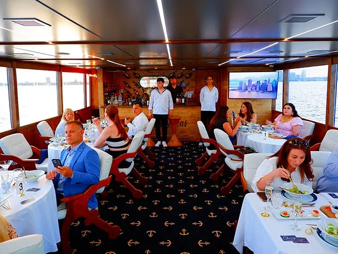 Passeio de barco com jantar em Nova York - Cruzeiro