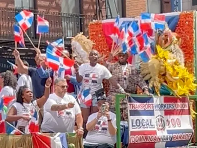 Desfile do Dia do Dominicano em Nova York - carro desfile