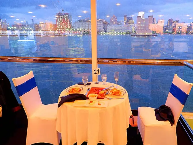 Cruzeiro com jantar em Manhattan em Nova York