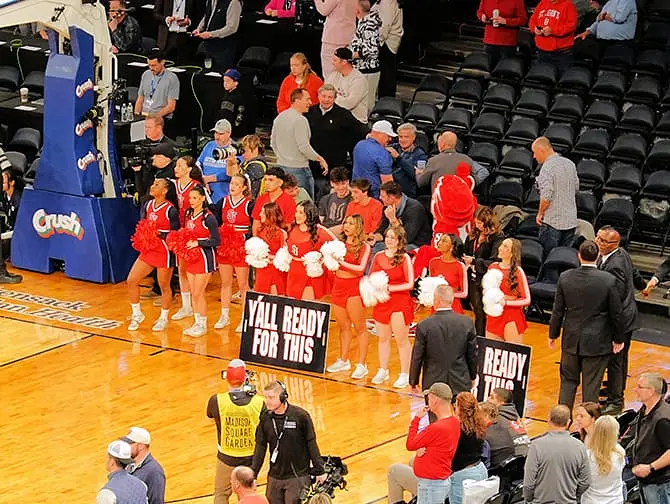 Basquete universitário em Nova York - Support