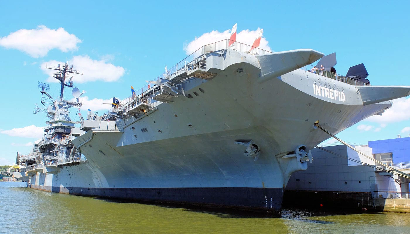 Melhores museus de Nova York - Intrepid