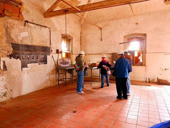 Tour Hard Hat de Ellis Island em Nova York - Hospital da Ilha da Imigração
