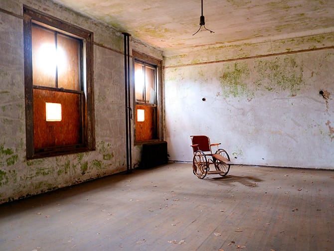 Tour Hard Hat de Ellis Island em Nova York - Visite o Hospital de Ellis Island