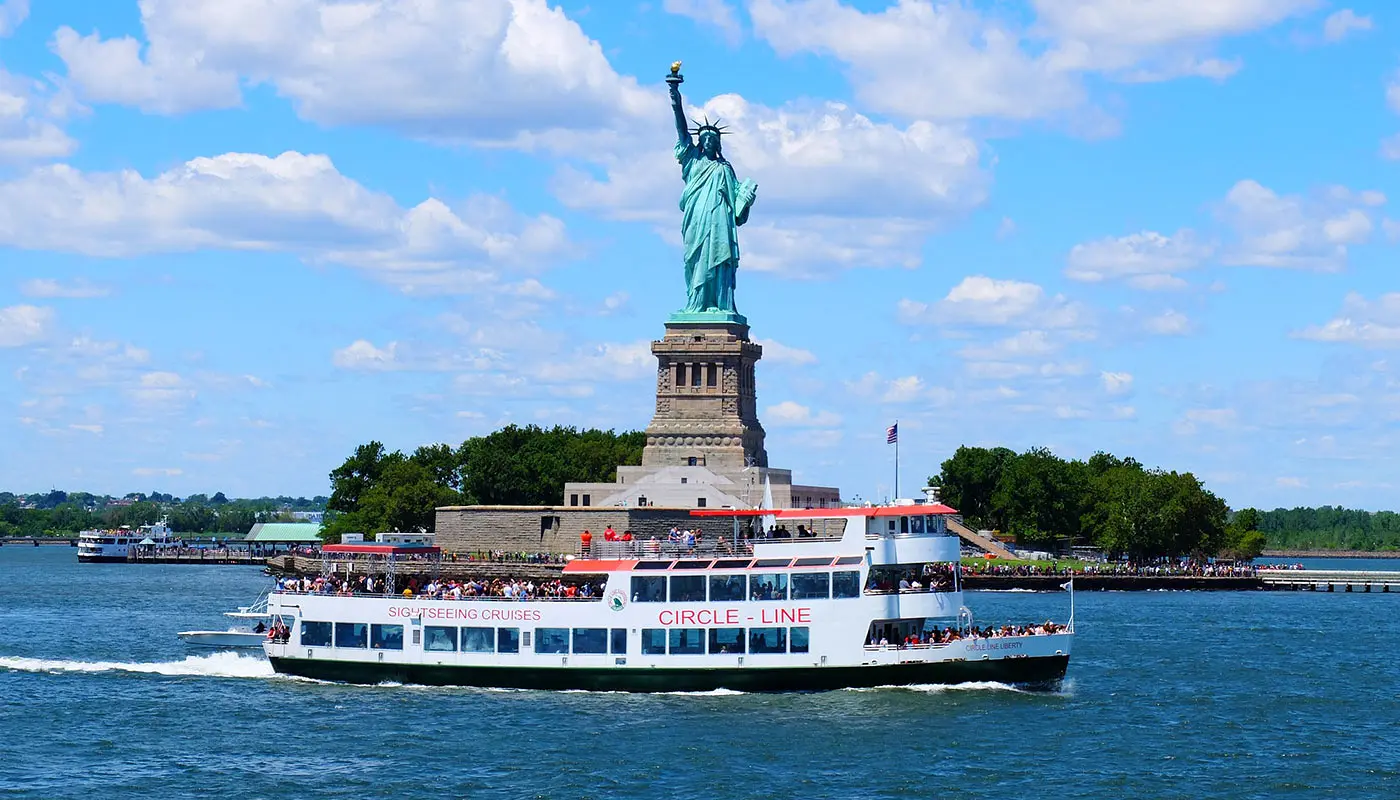 Roteiro em Nova York de 4 dias - Faça um cruzeiro turístico para ver a Estátua da Liberdade de perto