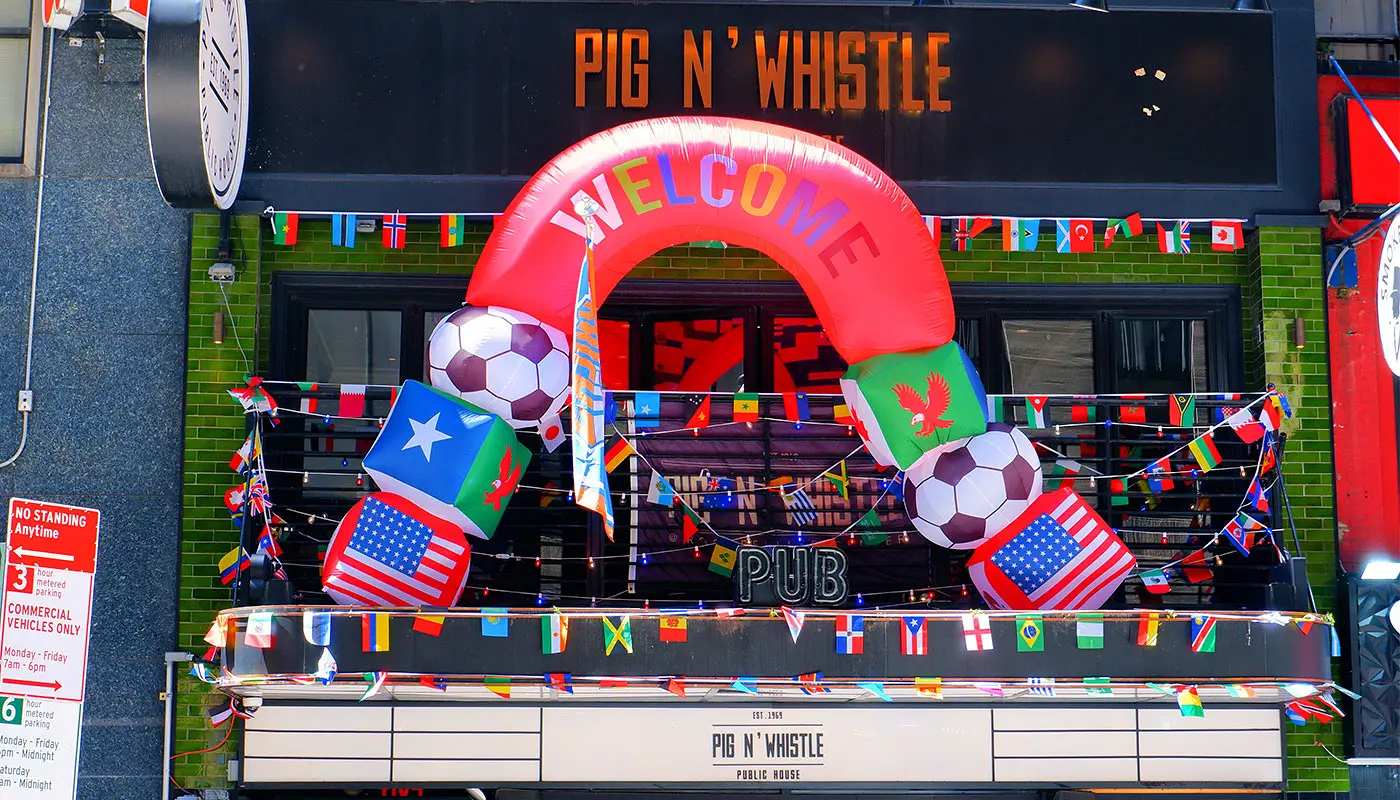 Melhores bares esportivos em Nova York - Pig 'n Whistle
