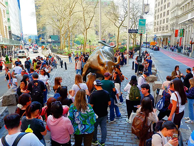 Estátua do Touro de Charging Bull em Nova York - Atração popular no Distrito Financeiro