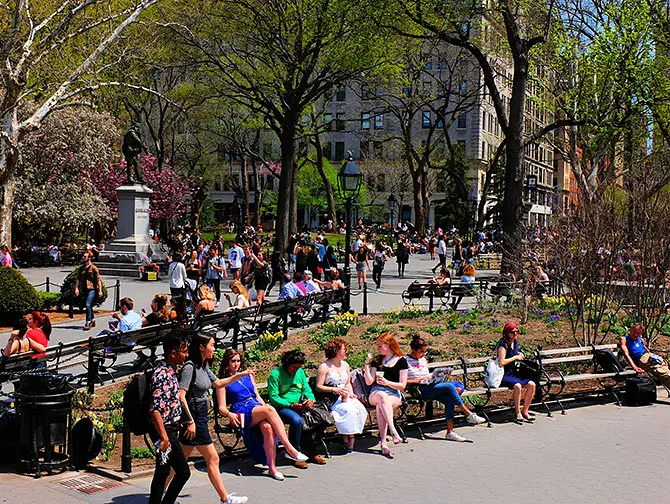 Washington Square Park em Nova York - Coração da Universidade de Nova York