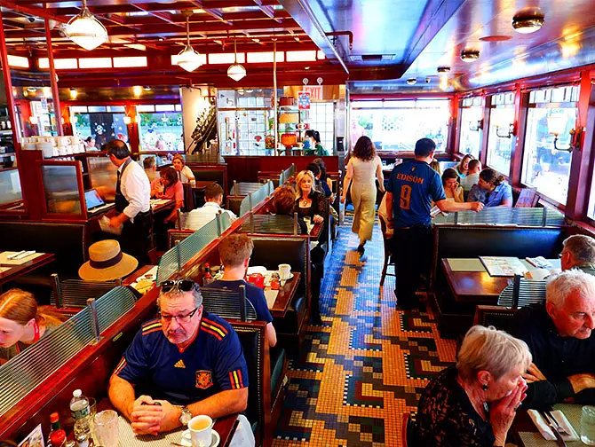 Diners em Nova York - Brooklyn Diner em Midtown Manhattan
