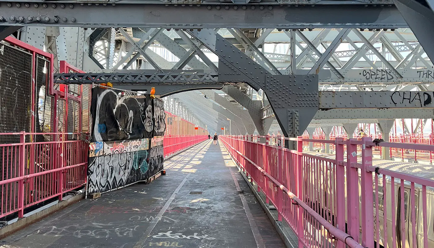 Williamsburg Bridge em Nova York - Atravessando a Ponte Williamsburg